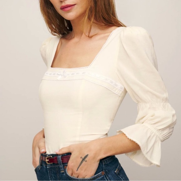 Reformation | Amalie Top - Picture 4 of 10